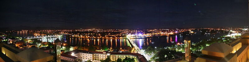 Thành phố Huế bên bờ sông Hương